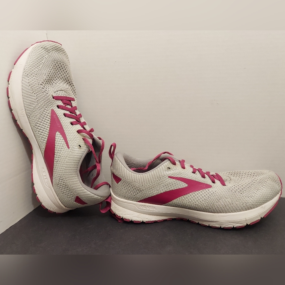 Brooks Revel 5 Grey White Baton Rouge Running Shoes Women Size 10.5 1203611B033